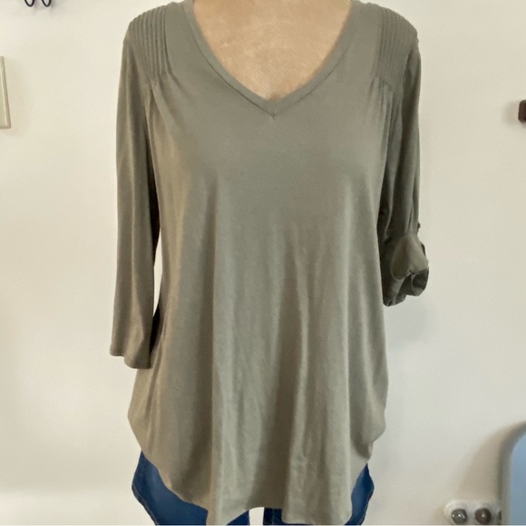 Women's Olive Green 3/4 Sleeve V Neck Soft Cotton Blend Top Size Large NWT - Picture 5 of 8